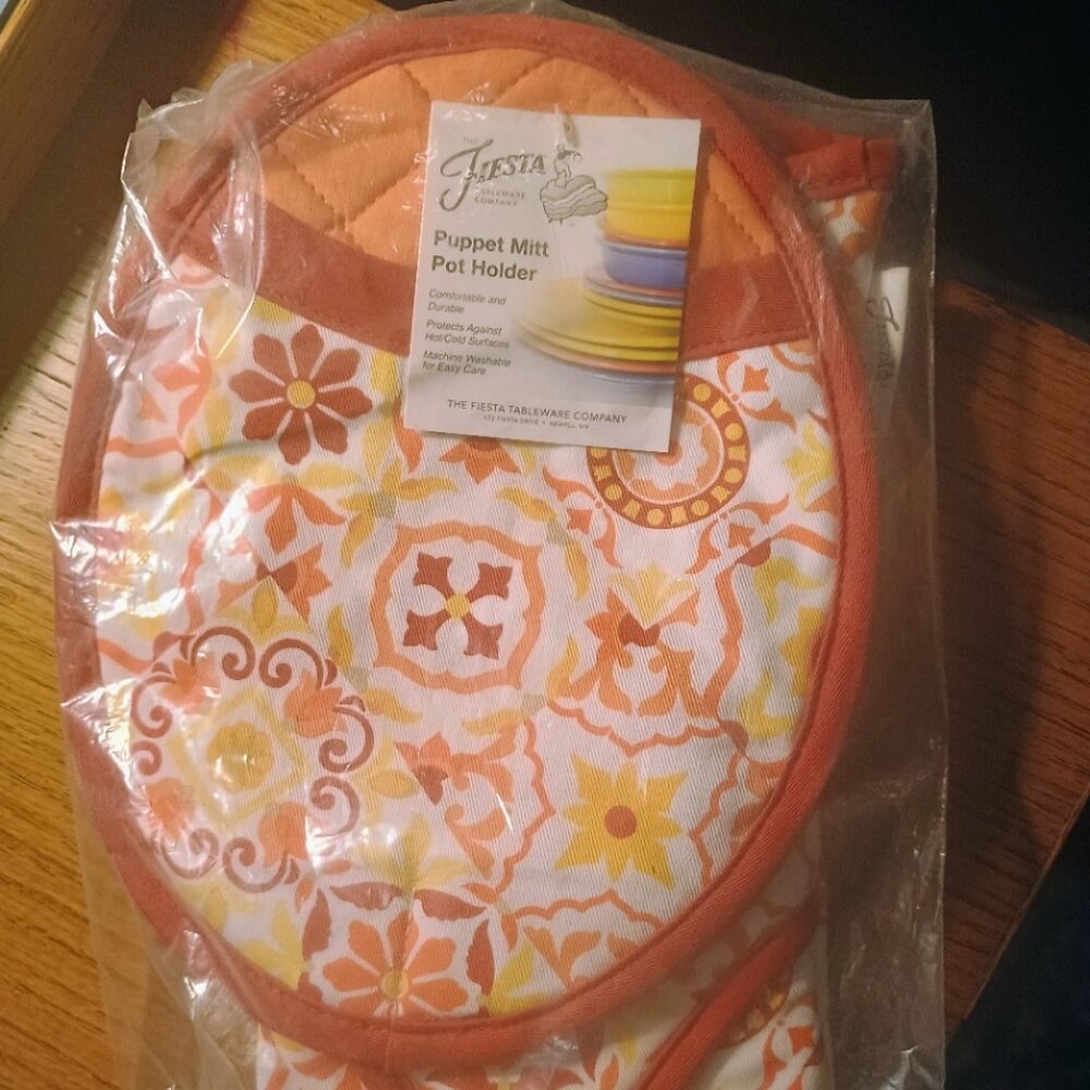 Fiesta Kitchen Puppet Mitt and Pot Holder - New!